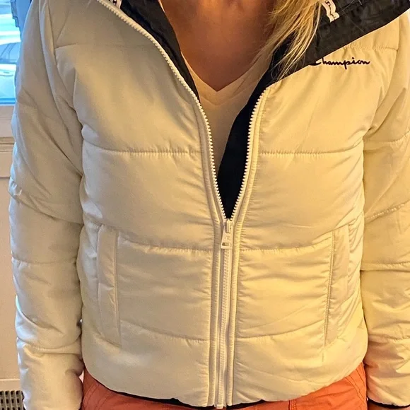 Champion women’s cream  puffer jacket new - Picture 4 of 5